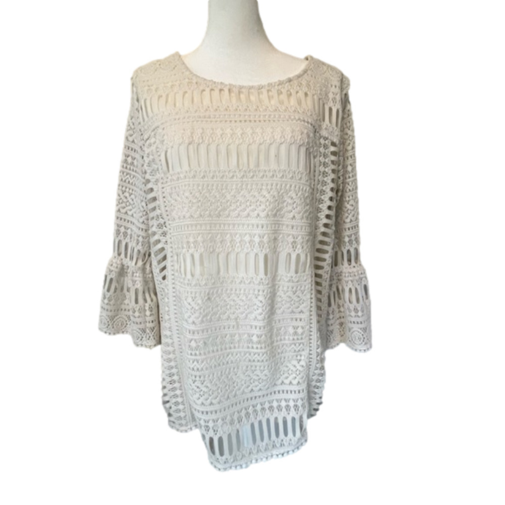 𝅺Alfani lace tunic, bell sleeves